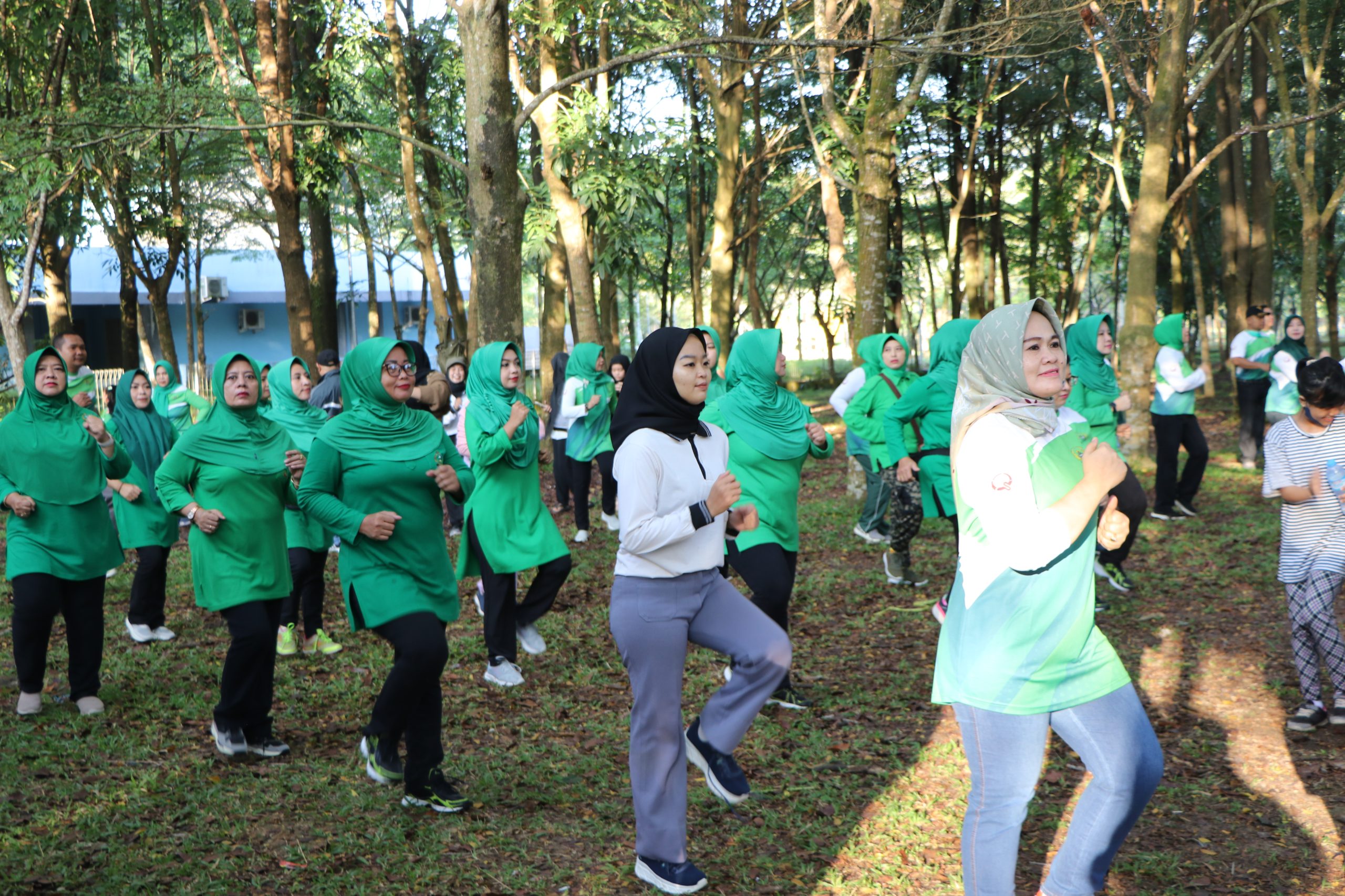 family-gathering-akgani-2